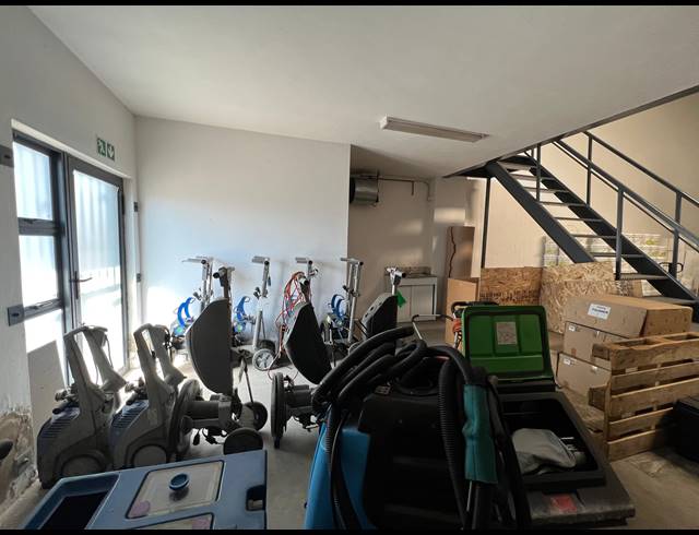 180M² WAREHOUSE TO LET IN COSMO BUSINESS PARK